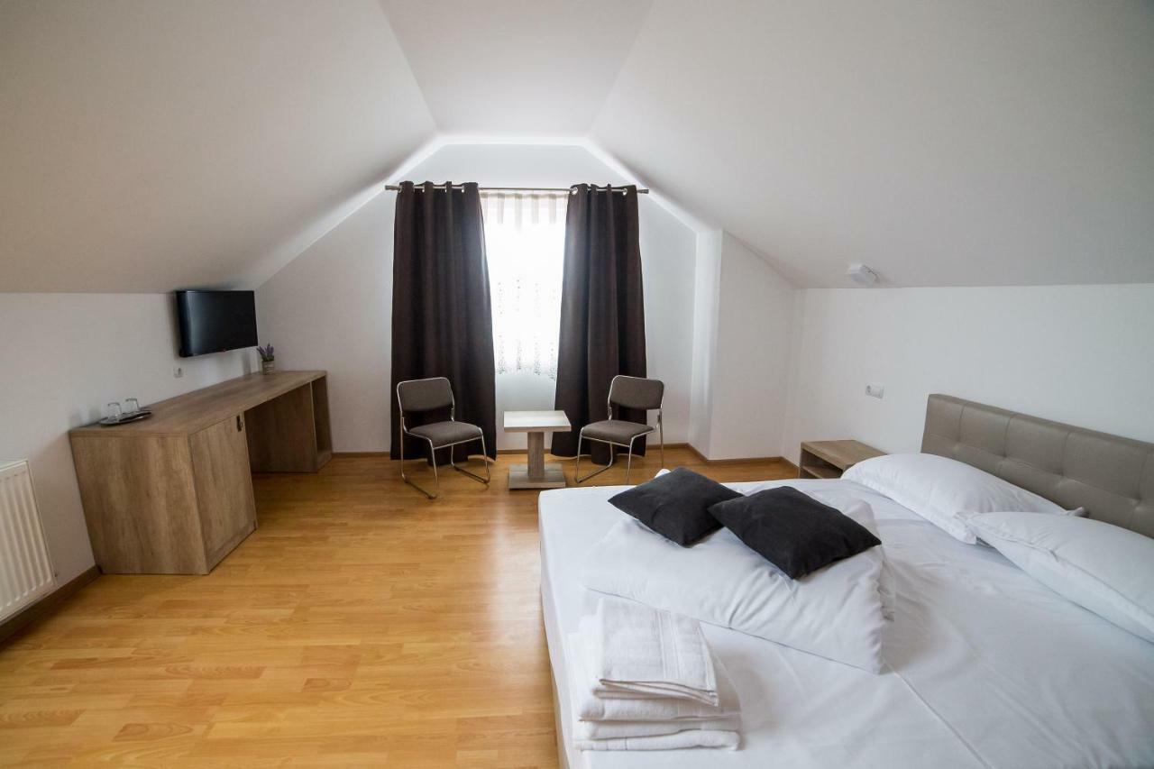 Casa Burduhos Hotel Campulung Moldovenesc Ngoại thất bức ảnh
