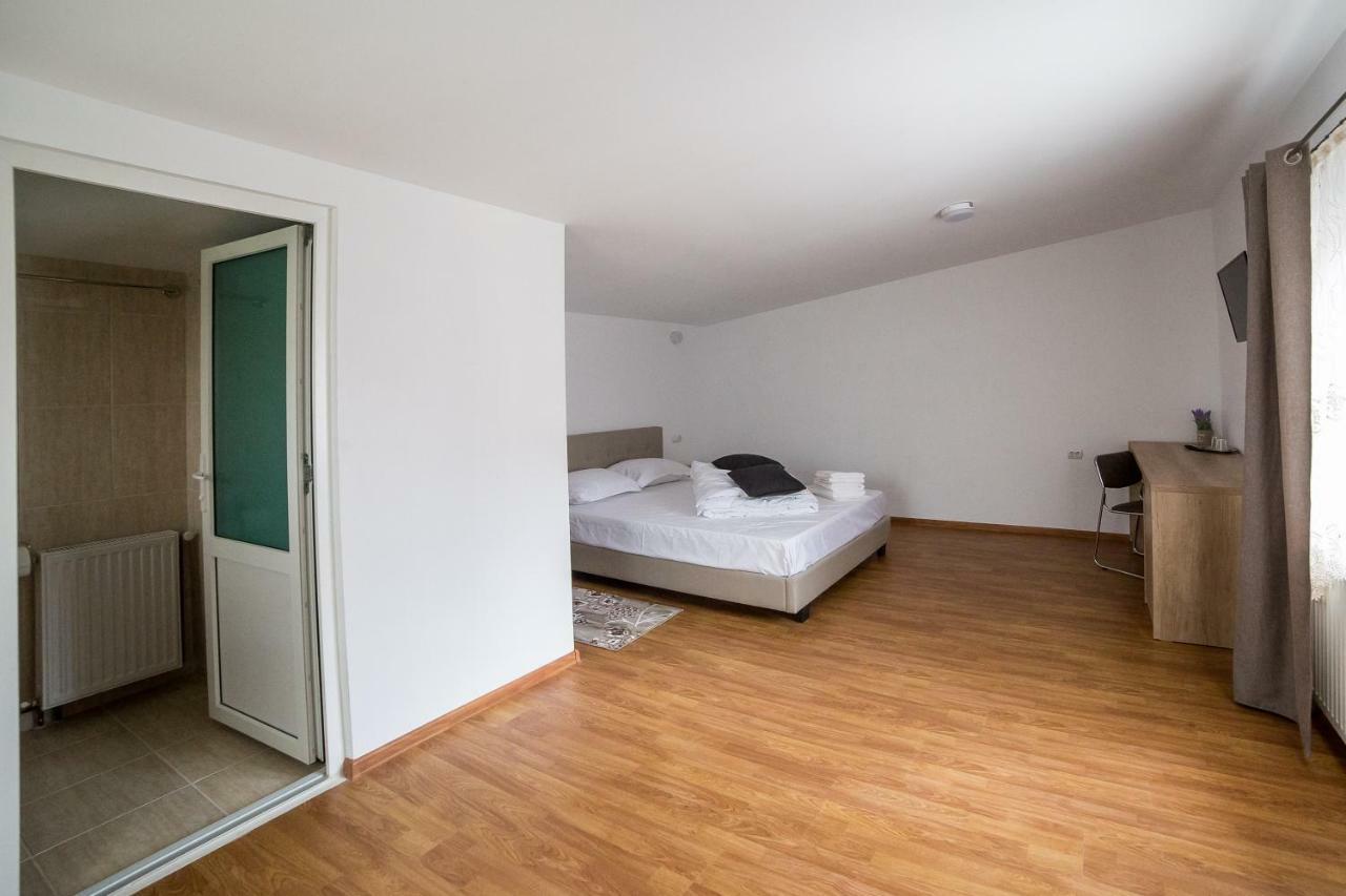Casa Burduhos Hotel Campulung Moldovenesc Ngoại thất bức ảnh