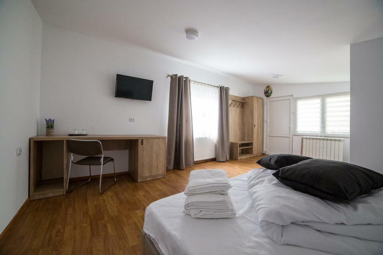 Casa Burduhos Hotel Campulung Moldovenesc Ngoại thất bức ảnh