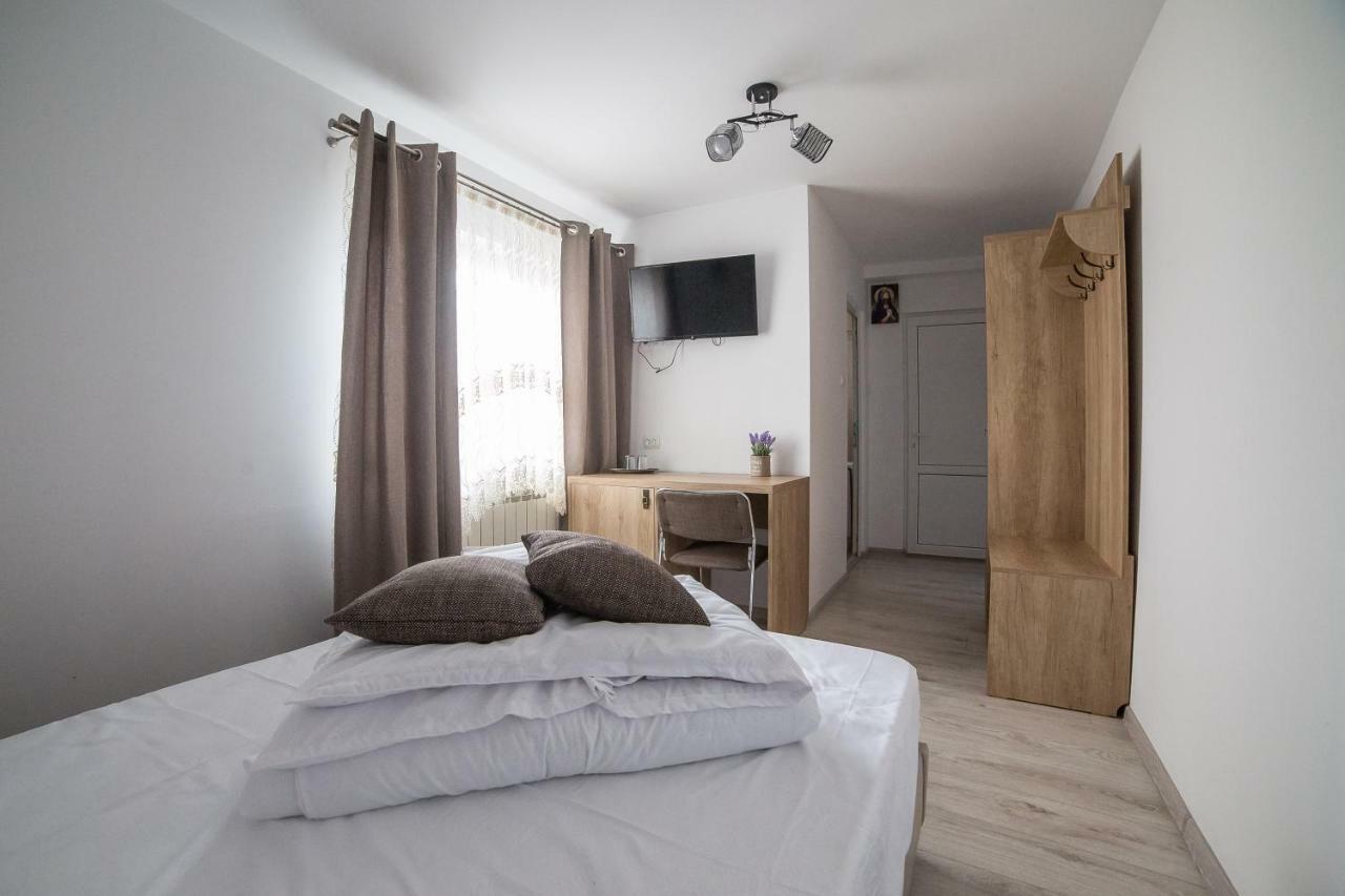 Casa Burduhos Hotel Campulung Moldovenesc Ngoại thất bức ảnh