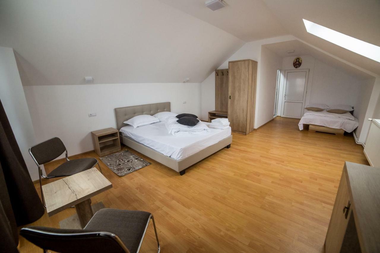 Casa Burduhos Hotel Campulung Moldovenesc Ngoại thất bức ảnh