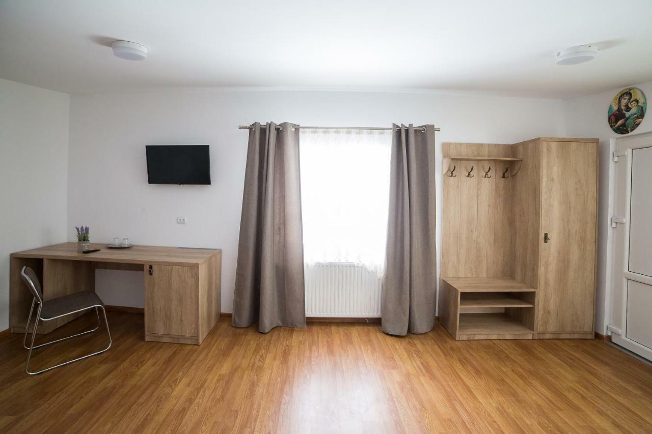 Casa Burduhos Hotel Campulung Moldovenesc Ngoại thất bức ảnh